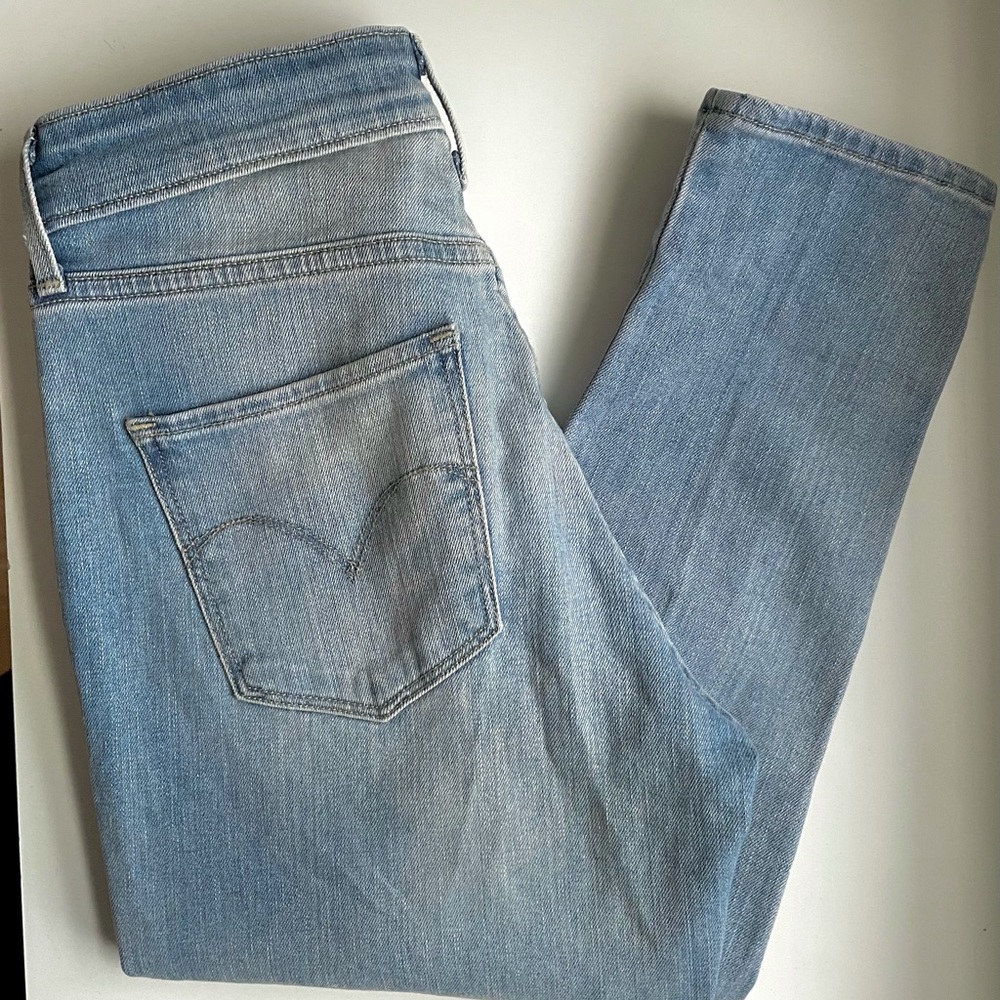 Levi's High Rise Skinny Size 25